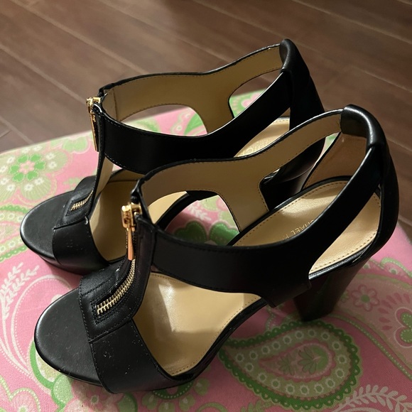 MICHAEL KORS SANDALS SIZE 6.5 - Picture 2 of 4
